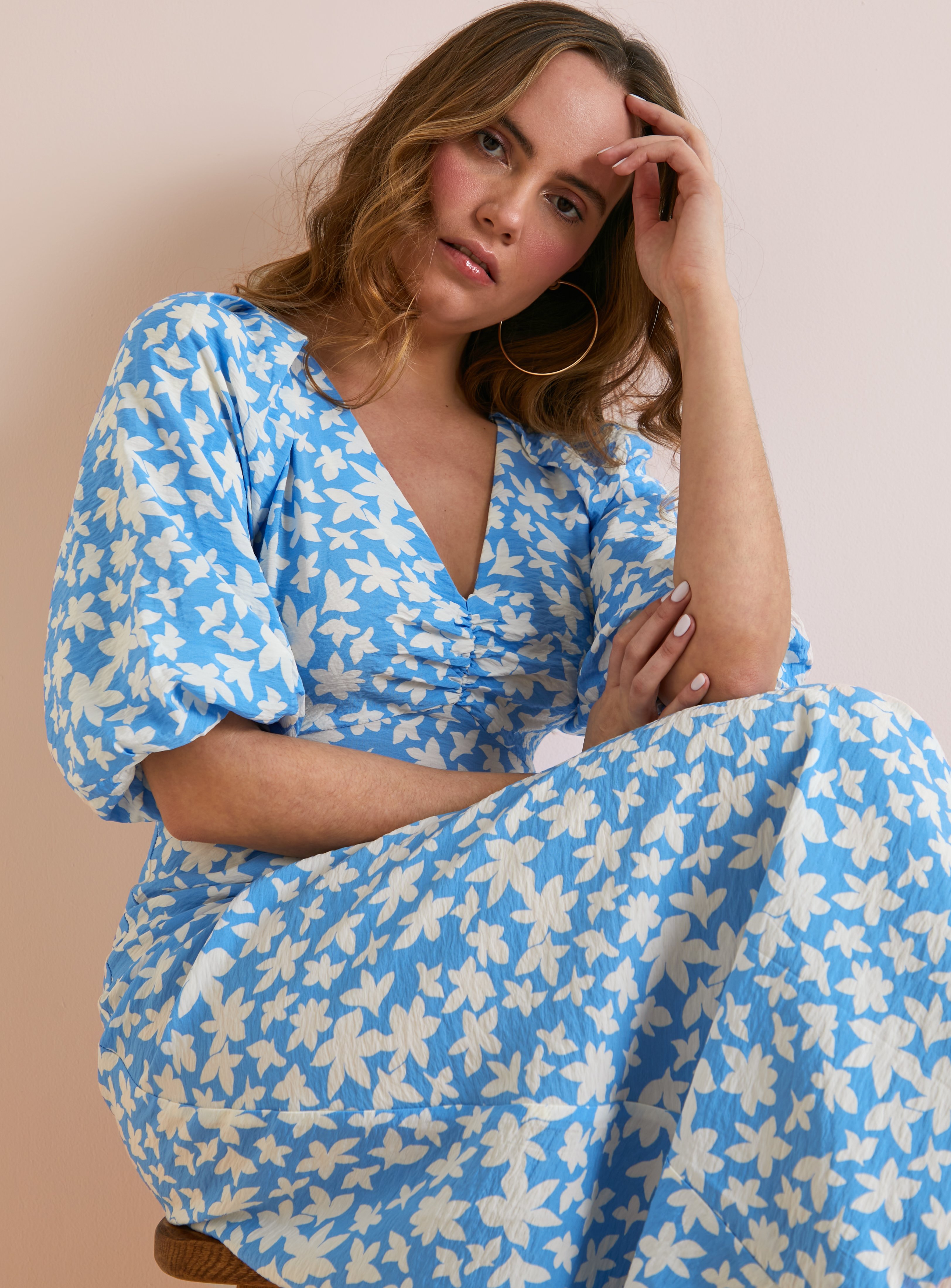 Everbelle Blue Floral Tuck Sleeve Midaxi Dress 8 - Image 2 thumbnail